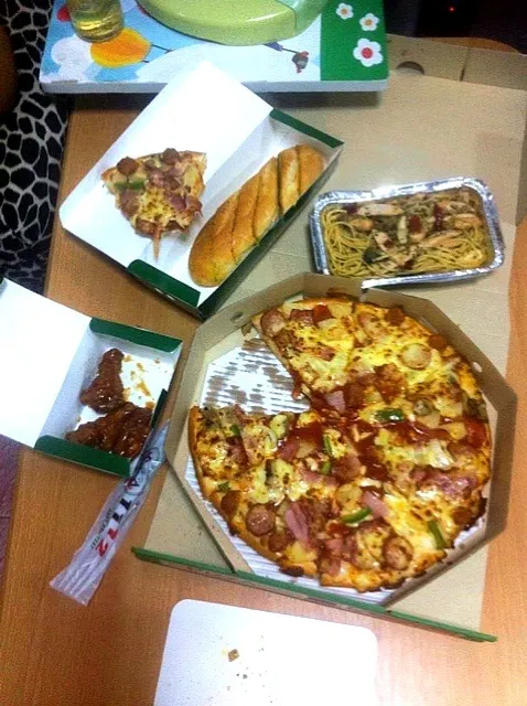 Snapdishの料理写真:Party The pizza company set for my son birthday.|🍰bonus natthakarn🍴さん