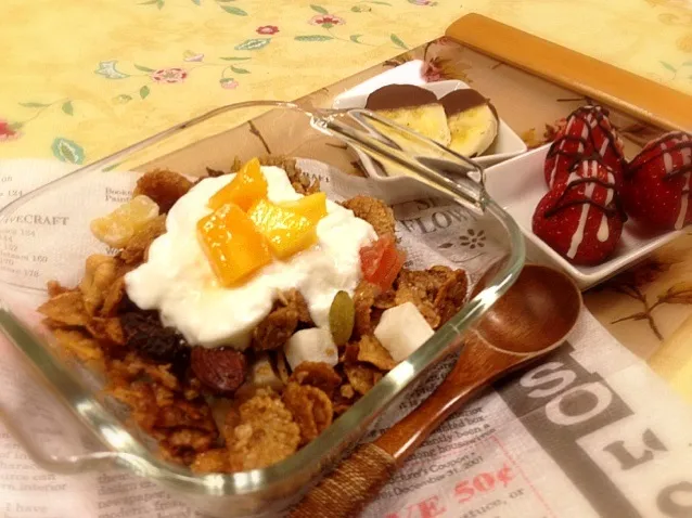 朝ごはん  MakiHiroさんの自家製グラノーラ  トロピカルバージョン🎶|メイスイさん