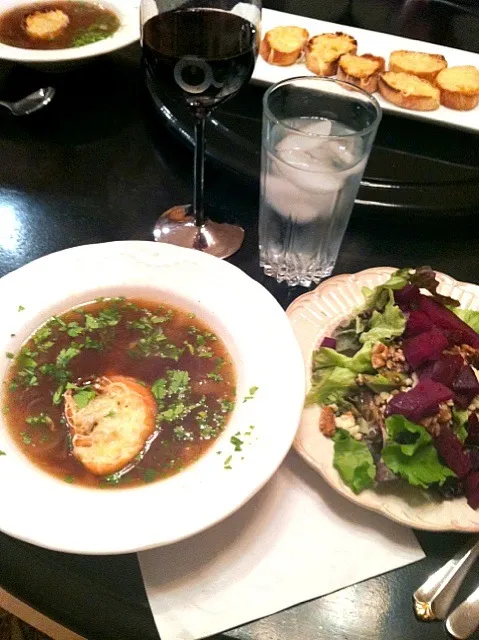 Snapdishの料理写真:French onion soup and beet- blue cheese salad|K Goodnessさん