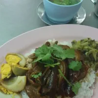 豚足の甘辛煮かけご飯とゴーヤの肉詰めスープなう|かんたろうさん