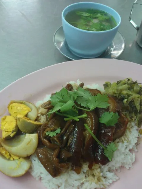 Snapdishの料理写真:豚足の甘辛煮かけご飯とゴーヤの肉詰めスープなう|かんたろうさん