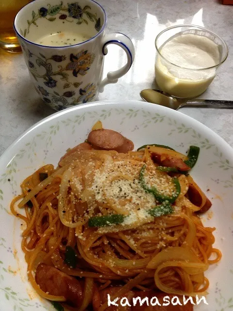 Snapdishの料理写真:ナポリタン🍝とまだ残ってたマンゴープリン🍮|かまさん