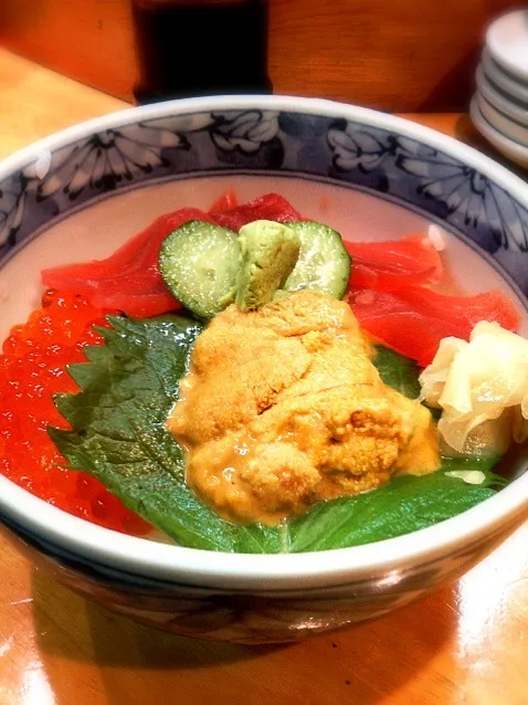 Snapdishの料理写真:うにイクラまぐろ丼|おかっぴーさん