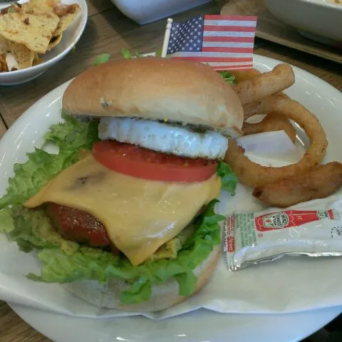 アボカドチーズバーガー|ふぃるまめんとさん