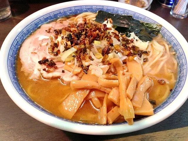 高田馬場・べんてんの焦がし塩ラーメンを別角度から|TonyYamadaさん