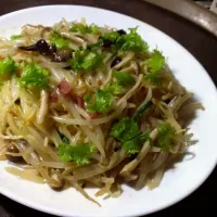 Snapdishの料理写真:叉焼ともやしの中華パスタ風和え麺|fukuyoken3daimeさん