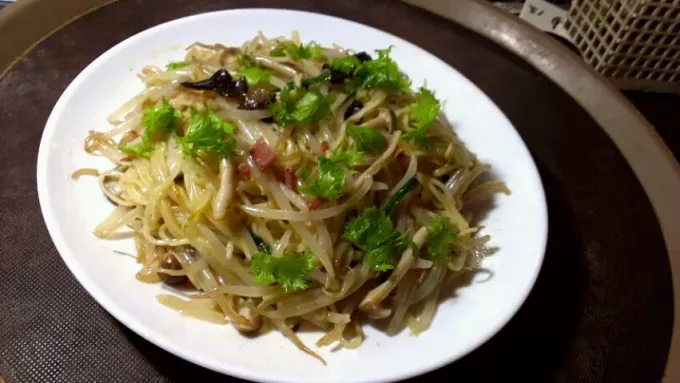 Snapdishの料理写真:叉焼ともやしの中華パスタ風和え麺|fukuyoken3daimeさん