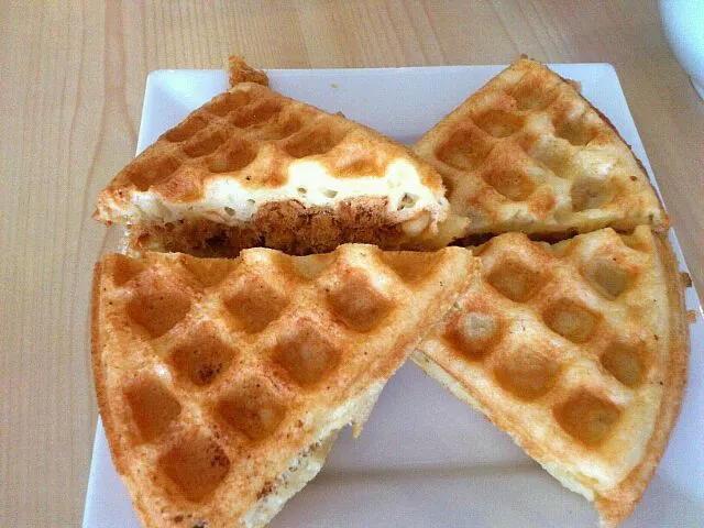 Snapdishの料理写真:肉松Waffle|Law Jia Qiさん