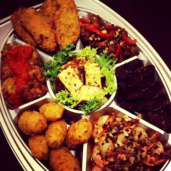 Mixed Hot Tapas Platter|Carin Tayさん