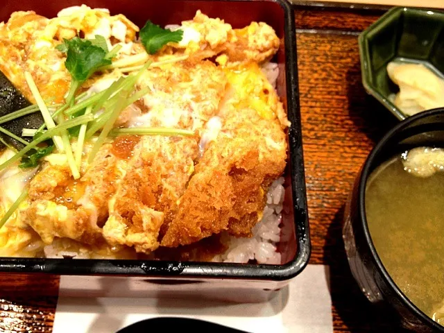 Snapdishの料理写真:Katsudon&Misoshiro soup!:)w/Neaj!|Dezza Tsuchiyaさん