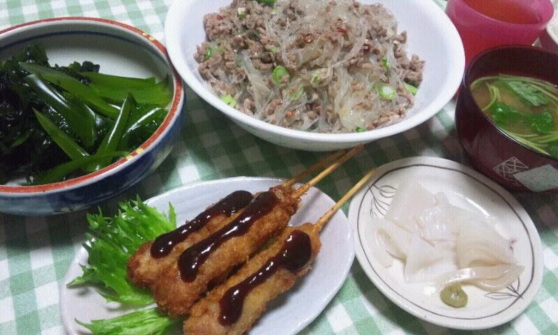 春雨と豚挽肉のピリ辛煮込み、鶏もも肉味噌かつ、いかさし、生わかめ、お味噌汁|まあるさん