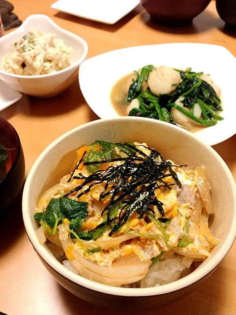 親子丼、帆立とほうれん草のソテー、ポテサラ|ヌーちゃんさん