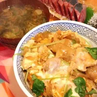 Snapdishの料理写真:旦那特製！親子丼定食|むーさん