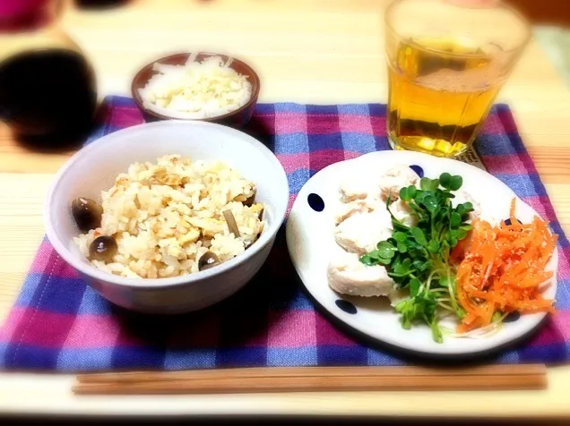 炊き込みご飯と鶏胸肉ハムと白菜サラダ|えみさん