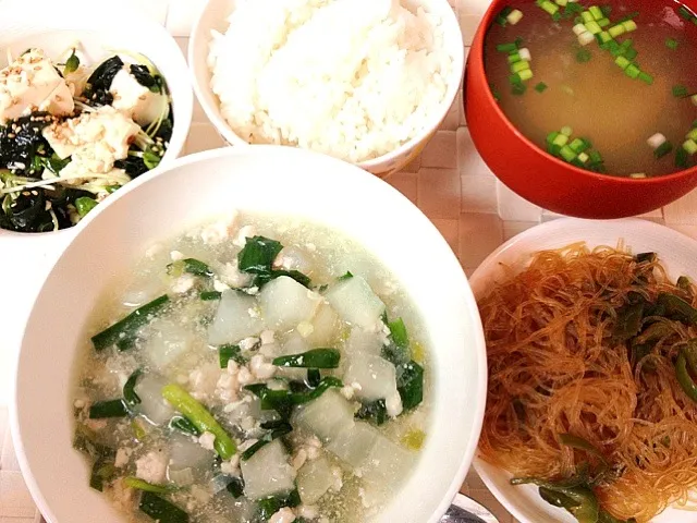 ピーマン春雨
塩麻婆大根
豆腐とワカメの簡単サラダ
しょうがとネギの味噌汁
ご飯|こなつさん