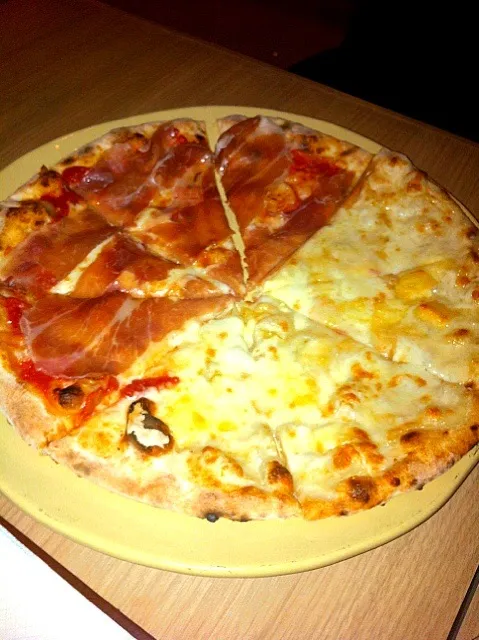 Pizza four cheese and parma ham|Sirisopaさん