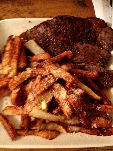 Grilled beef steak with French Fines Herbes and Traditoomal homeade French Fries|el sushi de la manchaさん