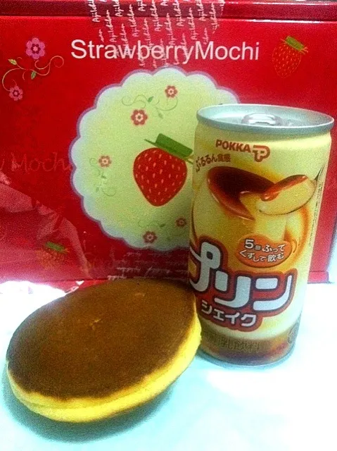 Dorayaki+strawberry mochi+custrad milk Frm Hongkong|Naughty_Galさん