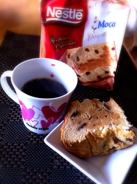 Cafezinho com Panetone de doce de Leite...|lucia inoueさん