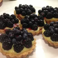 Lime curd Tarts with Fresh Berries|Cari Gennarelliさん