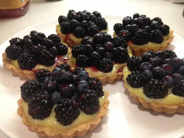 Snapdishの料理写真:Lime curd Tarts with Fresh Berries|Cari Gennarelliさん