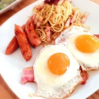 Snapdishの料理写真:彼氏が作った肉々しい朝食♡