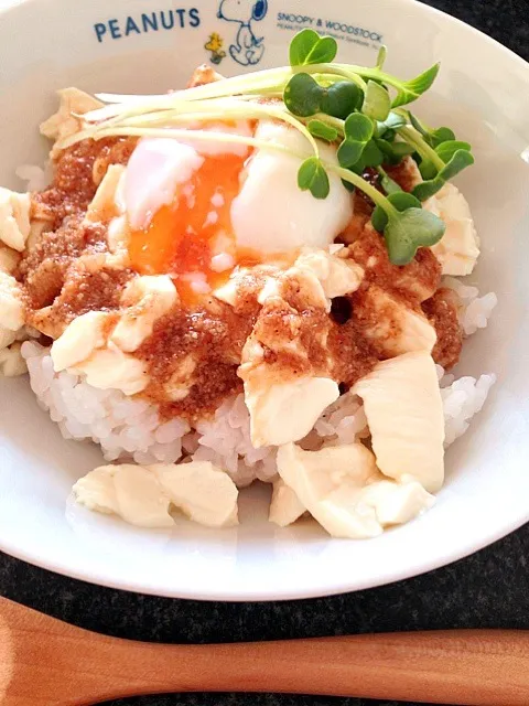 Snapdishの料理写真:節約ランチ お豆腐丼|がぁがさん