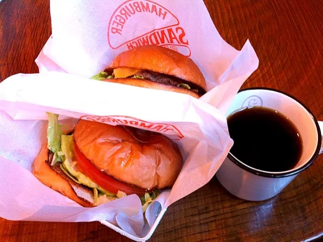 ハンバーガーの昼ご飯|有山さん