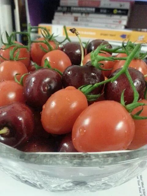 cherries n baby tomatoes..|natalie liangさん