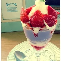 Snapdishの料理写真:二種のアイスの苺パフェ🍓