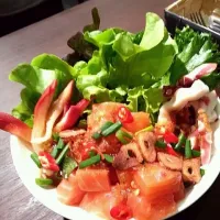 Snapdishの料理写真:Spicy sashimi salad woww|petenarakさん