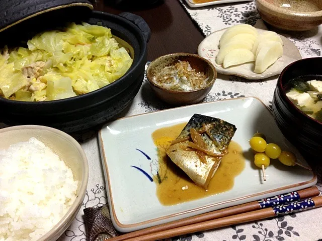 鯖の味噌煮、キャベツと鶏ひき肉の重ね蒸し、しらすネギ、ごはん、味噌汁、たくあん|XLH883さん