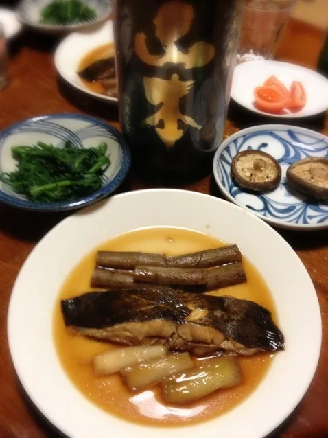 カレイ煮つけ、春菊ゴマみそあえ、椎茸ニンニク焼き|raku_darさん