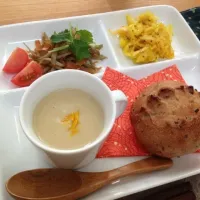 Snapdishの料理写真:黒米パンランチ🍴|teddyさん