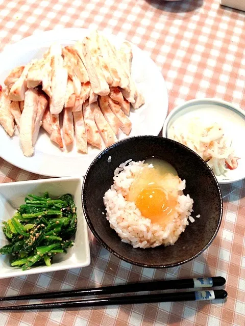 鶏胸肉の塩麹焼き＊大根とカニサラダ＊ほうれん草の胡麻和え＊玉子かけ御飯|彩子さん