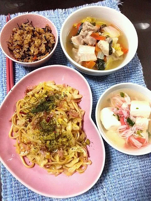 ひじきご飯 ペペロンチーノ焼きそば 白菜と鶏のトロトロ煮 豆腐とかにかまの中華スープ|野崎恵理さん