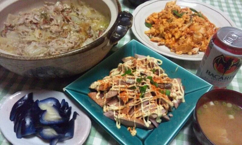 豚肉と白菜の蒸し鍋、玉子といかげそのキムチ炒め、鰹生節マヨ一味ポン酢かけ、茄子浅漬け、豆腐とえのきのお味噌汁|まあるさん