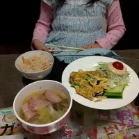 Snapdishの料理写真:枝豆とキクラゲのオムレツと白菜にベーコンスープとお吸い物で炊き込み御飯|シャンドラさん