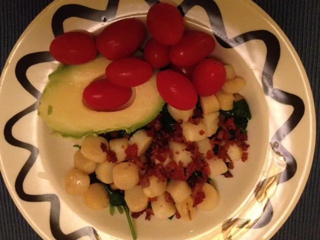 Scallops with spinach|emilie balkmanさん