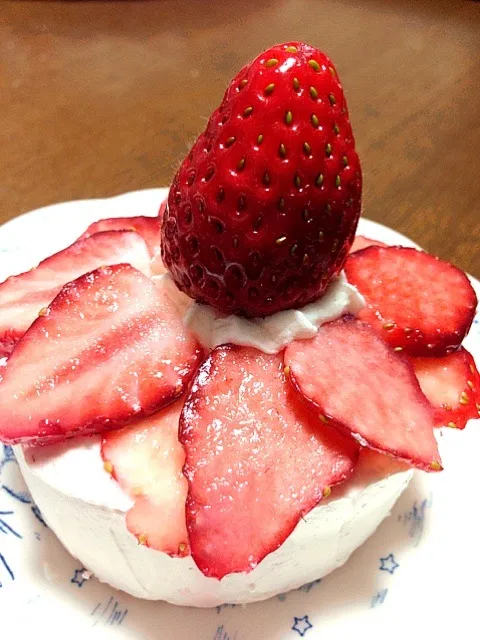 イチゴのちびショートケーキ🍰|まつえださん