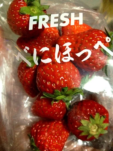 甘過ぎてうますぎて結局半分食べてしまったいちご様🍓！|Mickiさん