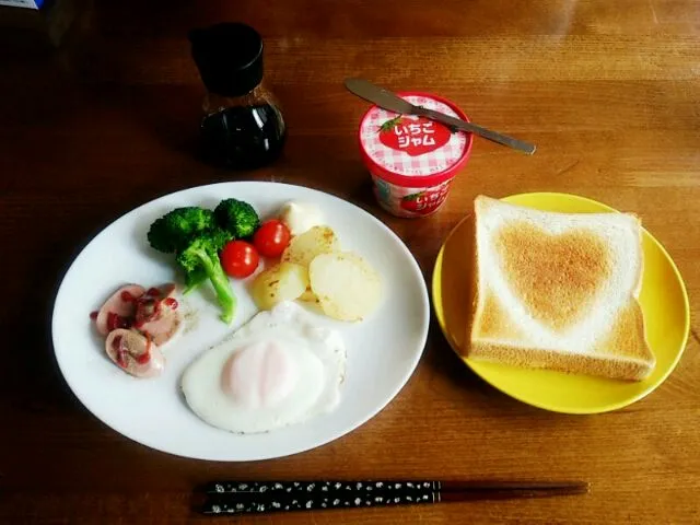 目玉焼きとトースト|おおくつさん