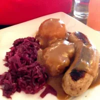 Snapdishの料理写真:Danish sausage, meat ball and red cabbage|sun daiさん