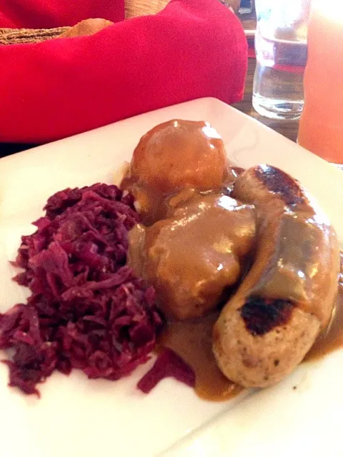 Danish sausage, meat ball and red cabbage|sun daiさん