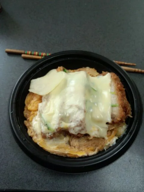 チーズカツ丼|りょうさん