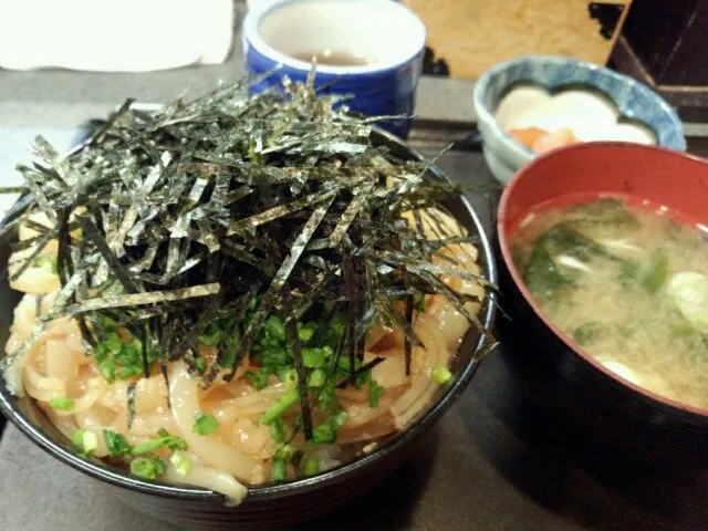 活いか丼。うまいです。|やまともさん