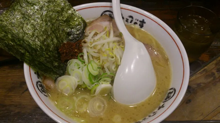 Snapdishの料理写真:肉盛り豚骨醤油ラーメン|日比彰さん