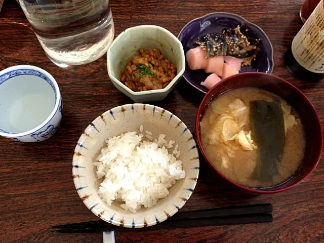 キャベツ味噌汁、納豆、鰯味醂干し、新生姜|yukaさん