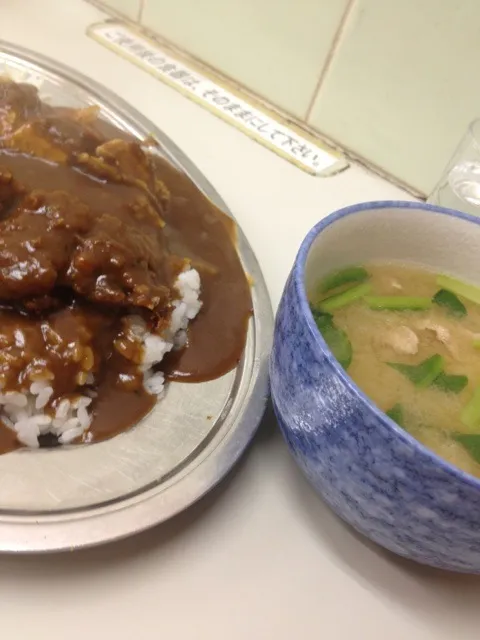 Snapdishの料理写真:カツカレー大盛りと豚汁|Hajime Sakaiさん