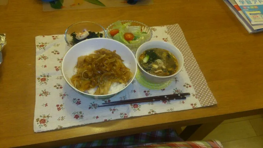 焼肉丼＆ワカメスープ＆ワカメの酢の物|ゆきさん